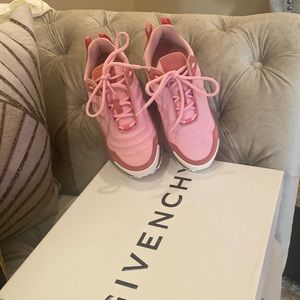 Givenchy two tone pink running sneakers. Brand new excellent condition